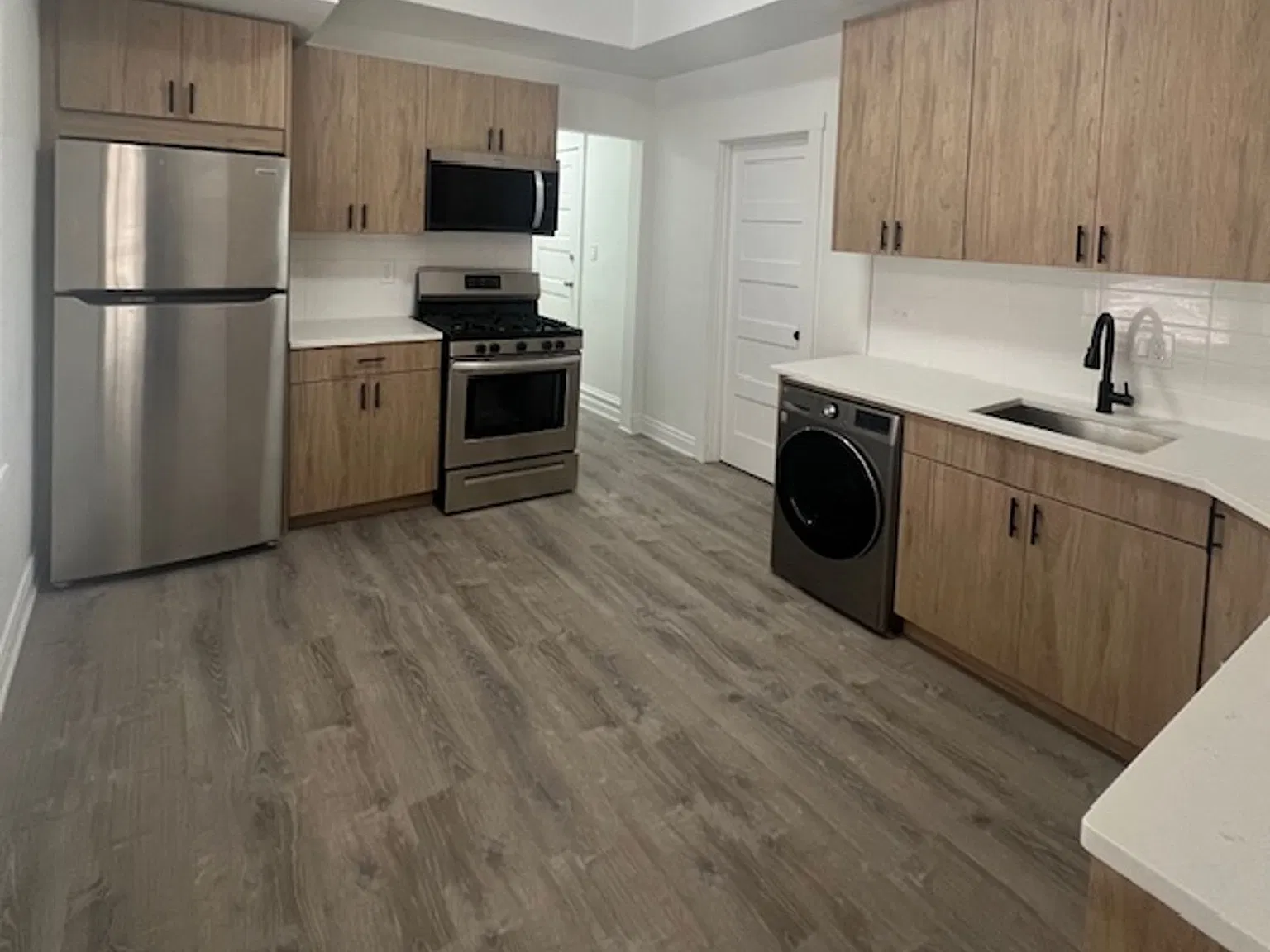 Studio to Two-Bedroom Bucktown Apartments Near the CTA — Photo 1