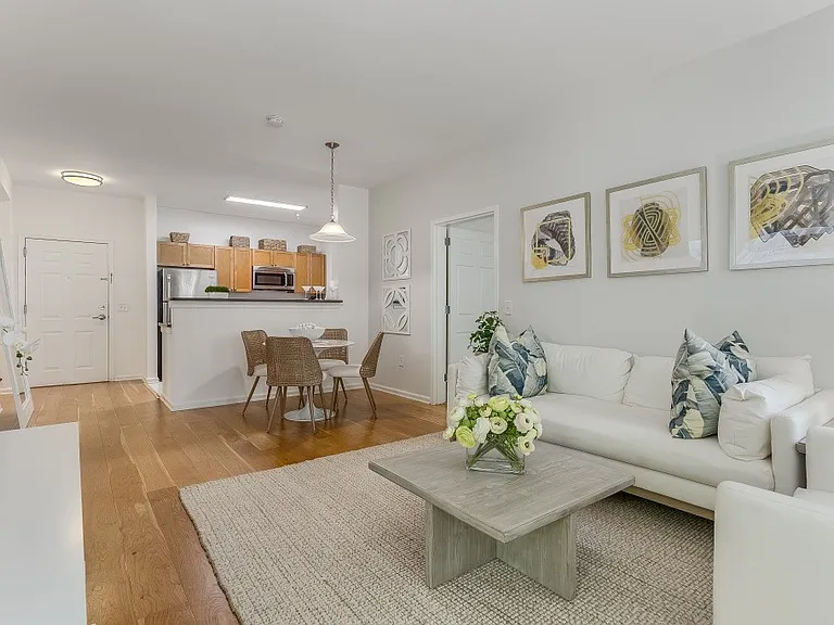 Pier Village Apartments — Photo 8