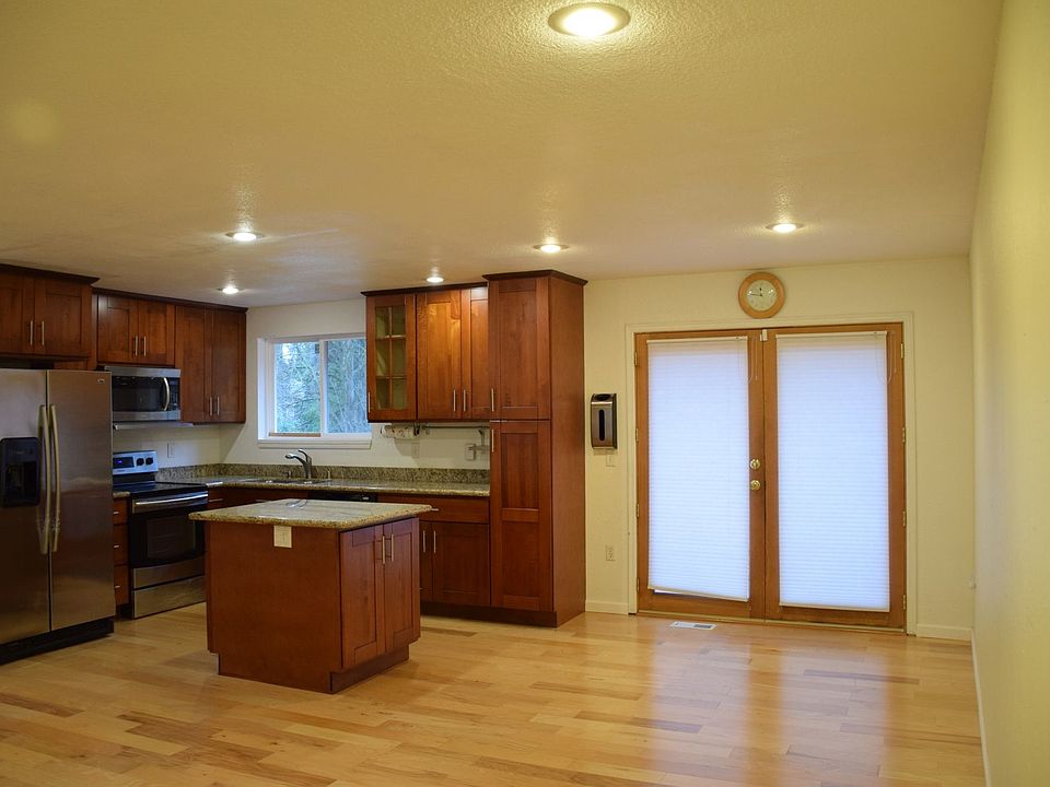 1st image of 16003 NE 106th St