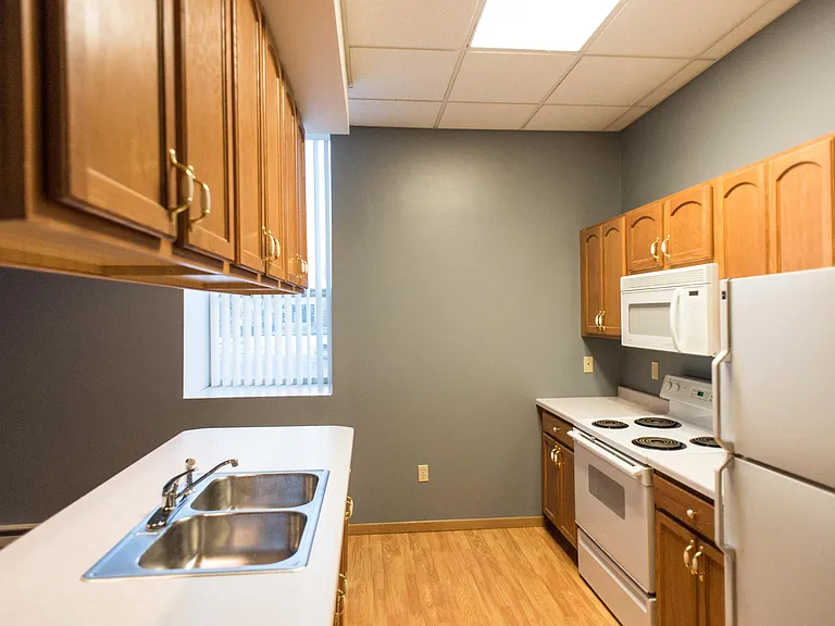 411 Broadway N #102 — Photo 2