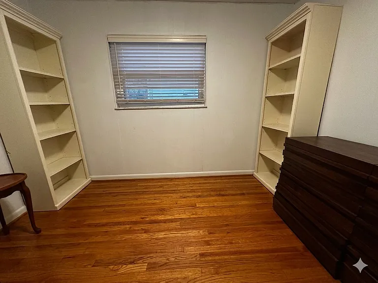 9488 Conklin Ave — Photo 10