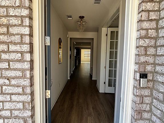 3rd image of 717 Parthenia Way