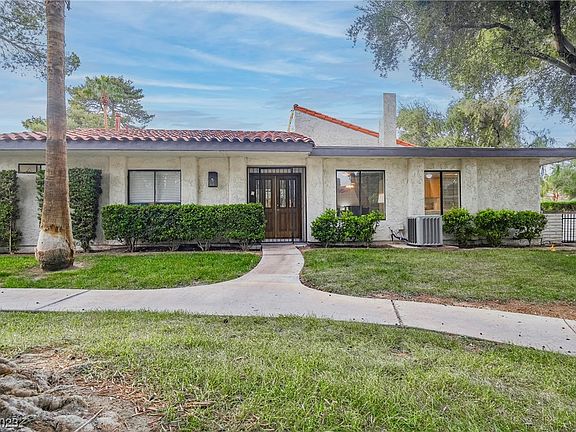 2nd image of 3426 Pino Cir