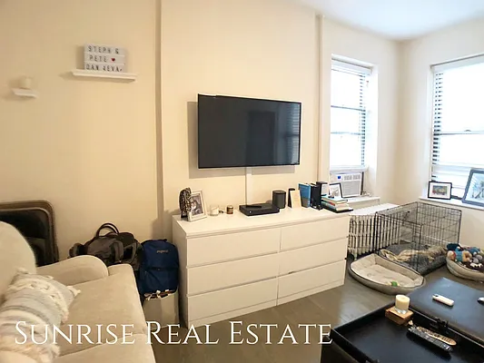 Rented by Sunrise Real Estate | media 16