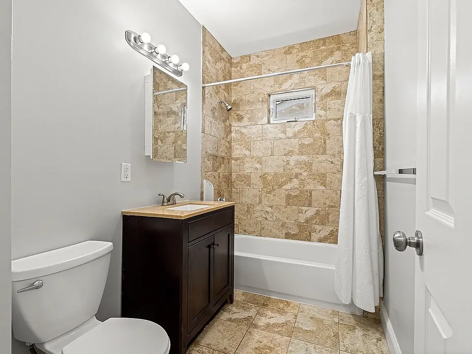51 King St #1