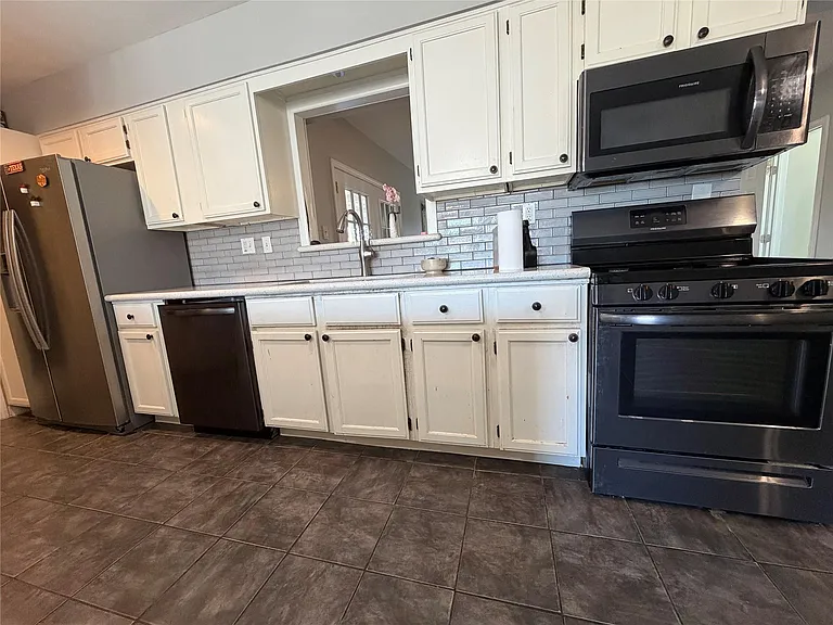2806 Pine St — Photo 16