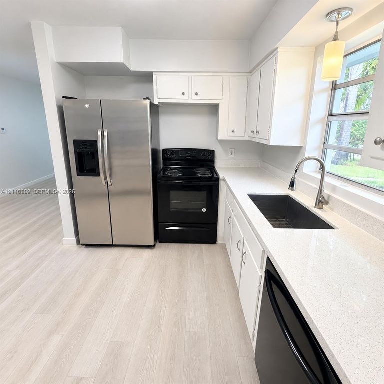 2416 SE 2nd St #1, photo 8