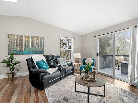 3rd image of 140 NE Rainier Place S