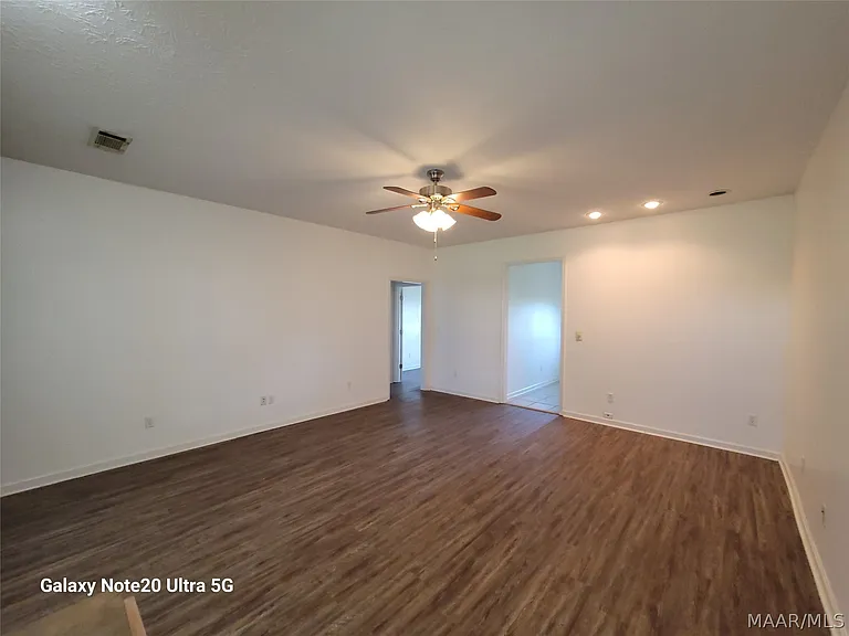 77 Groves Ln — Photo 23