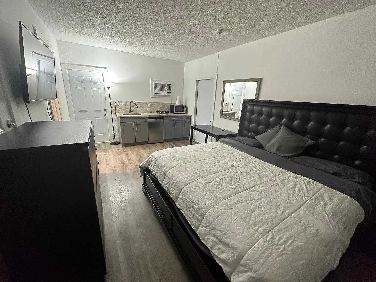 Studio, 400 sqft, $1,000 — Photo 1