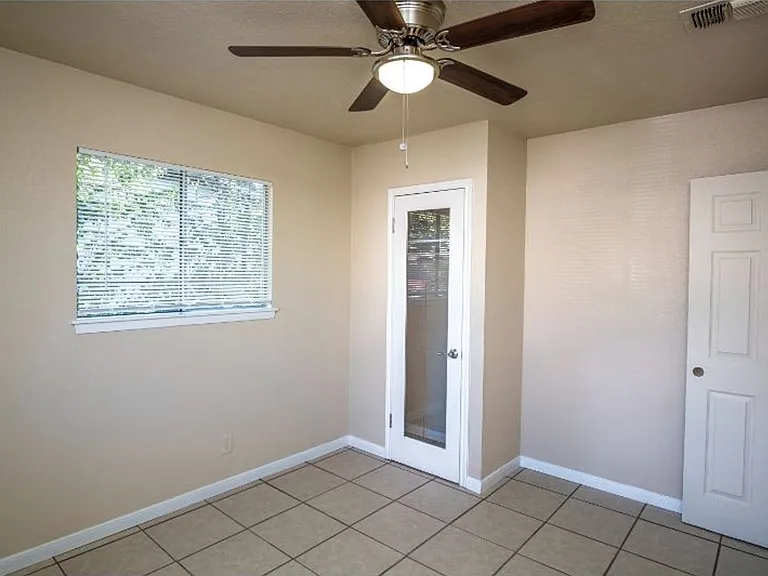 6916 Shady Grove Dr — Photo 14