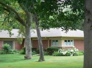 2577 Oakwood Ave, Green Bay, WI 54301