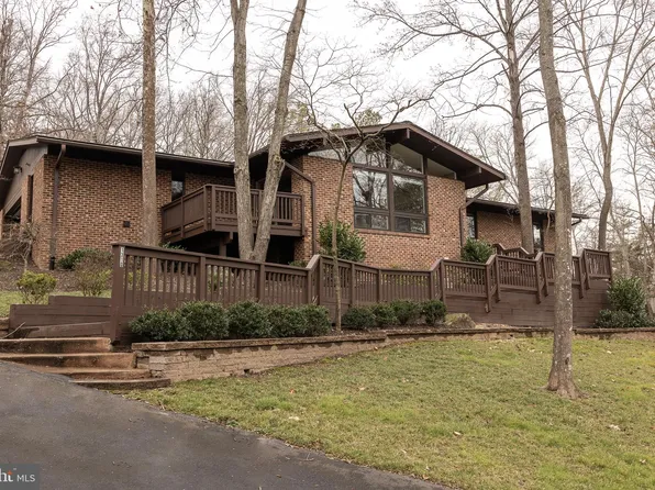 1310 Westhills Ln, Reston, VA 20190