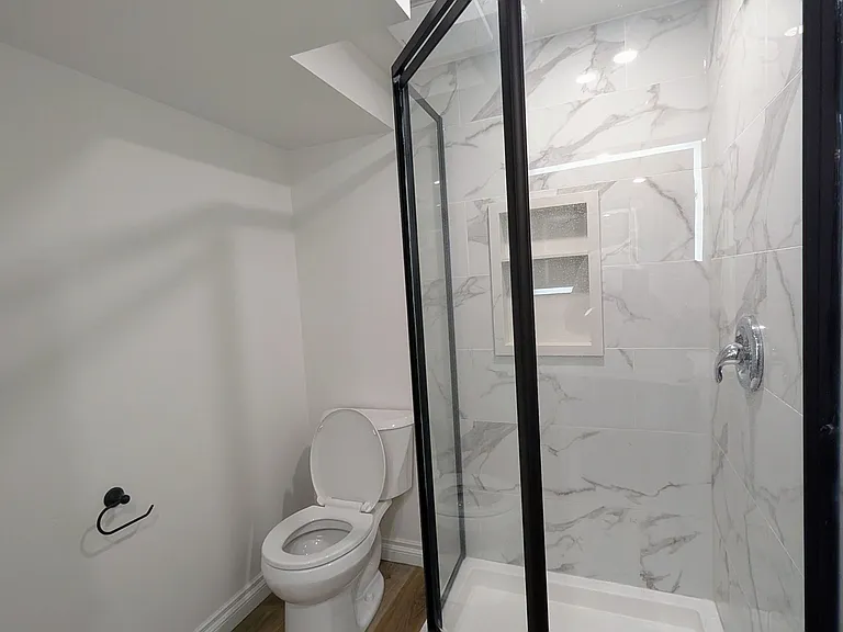 1001 Maitland St — Photo 31