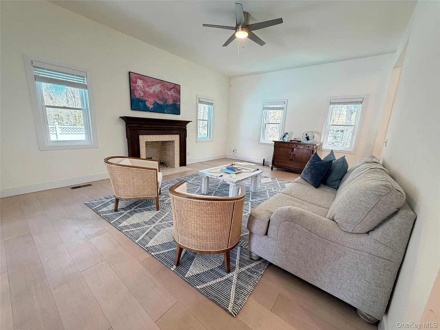 7 bed, 3.5 bath, 3060 sqft, $27,000 — Photo 2