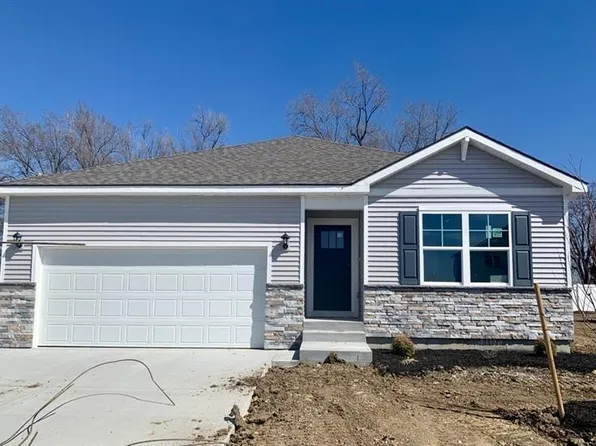 21720 S Madison St, Spring Hill, KS 66083