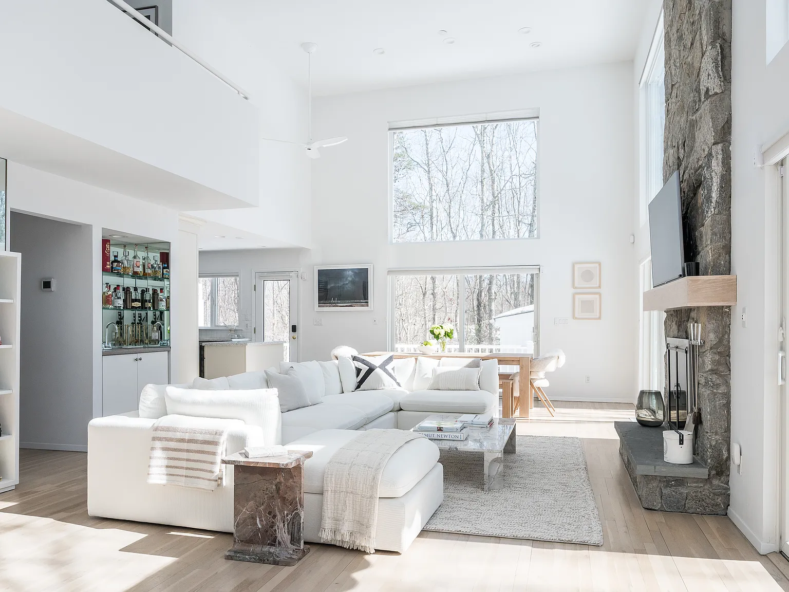 East Hampton Summer Retreat with Pool & Privacy — Photo 2