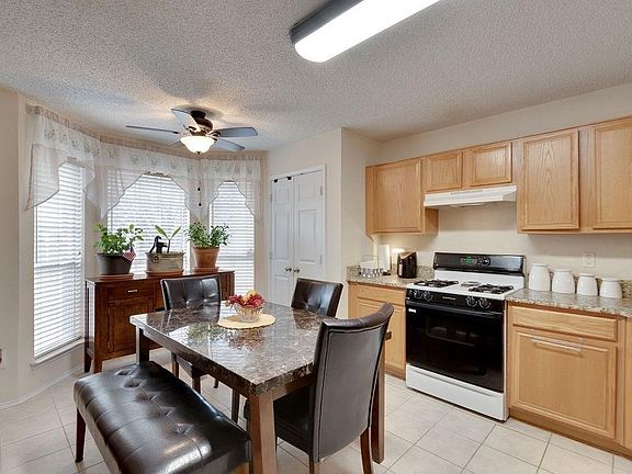 3rd image of 10256 Cypress Hills Dr