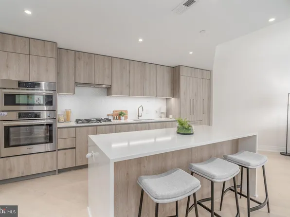 1201 N Royal St #210, Alexandria, VA 22314