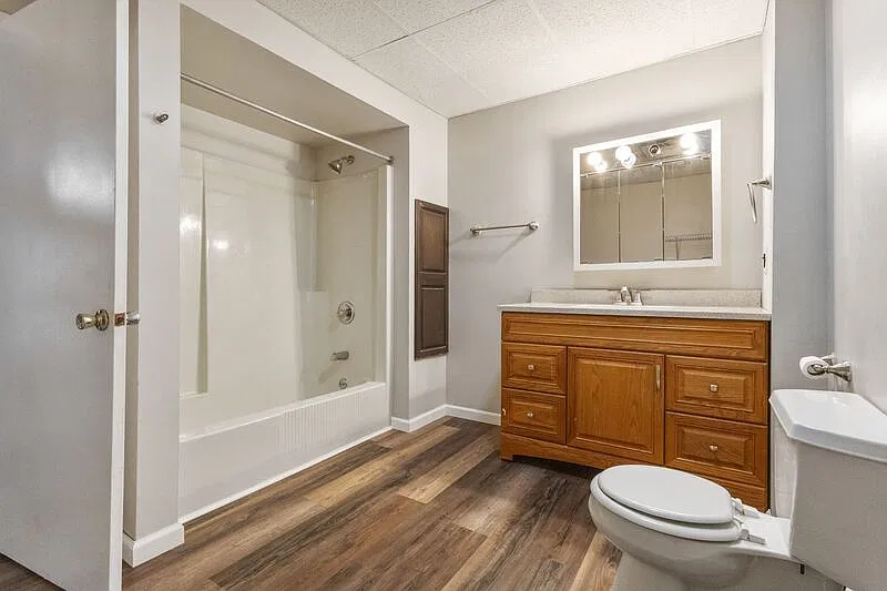 1820 Sanderson Ave — Photo 2