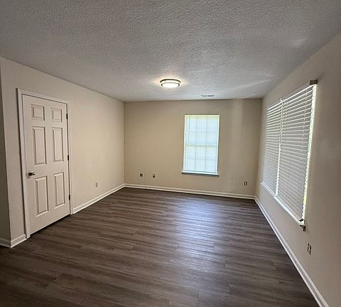 2nd image of 214 W Reedy Fork Rd #214