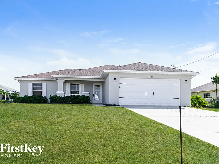 1319 NW 13th Ave — Photo 1