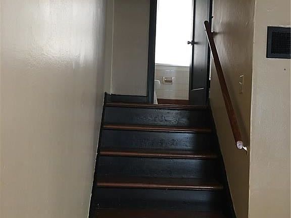 5th image of 776 Highland Ave