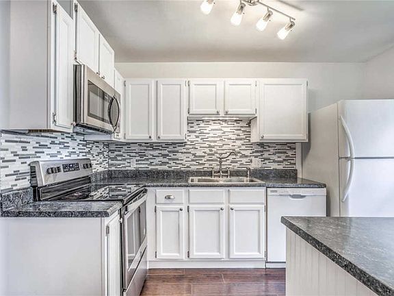5th image of 714 Sugar Glen Dr #8