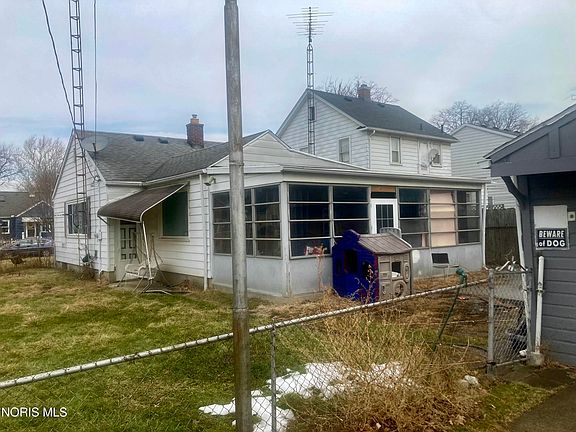 3rd image of 223 W Capistrano Ave