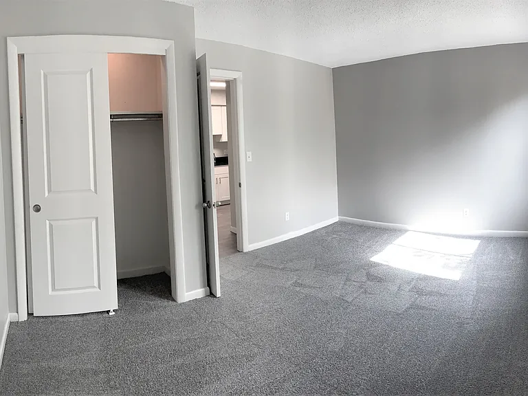 Yarmouth Pointe Apartment Homes — Photo 73