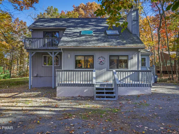 121 Boulder Dr, Hawley, PA 18428