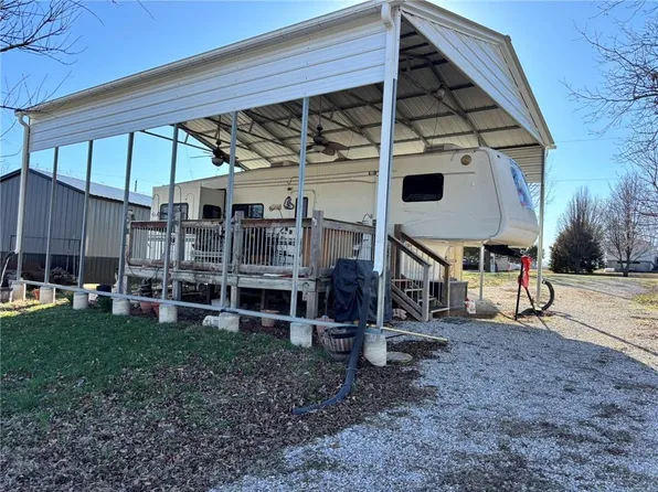 14 Explorer Trl, Linn Valley, KS 66040