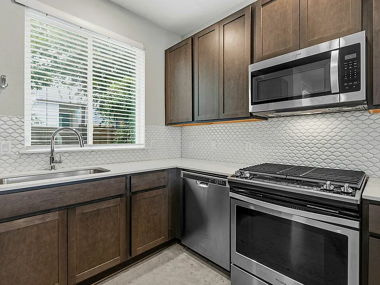 801 N Bluff Dr #33 — Photo 11