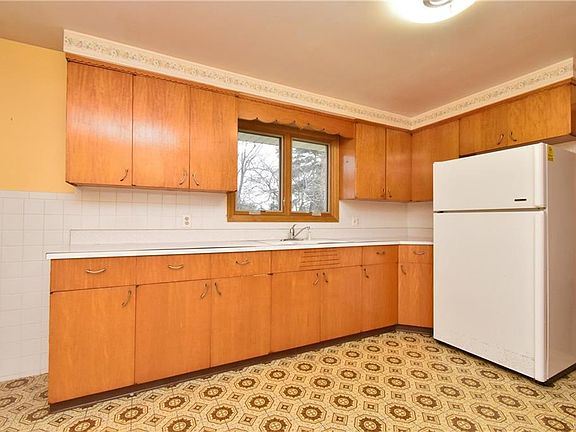 3rd image of 5601 Lake Ave
