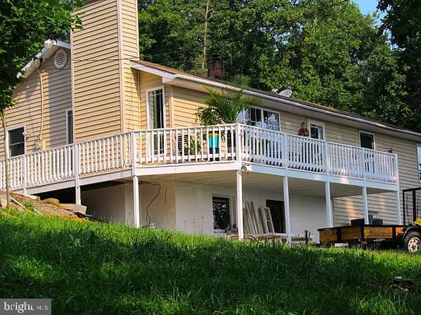 147 Blue Ridge Ave, Chester Gap, VA 22623