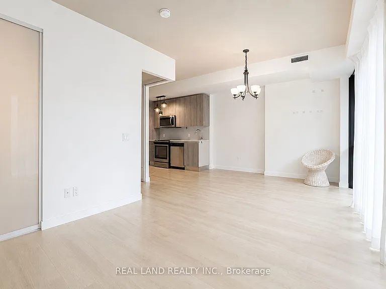 246 Logan Ave #303 — Photo 3
