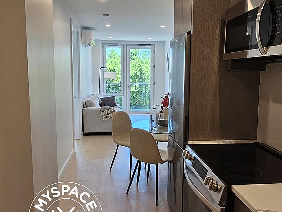 3rd image of 1499 Bedford Ave #8G