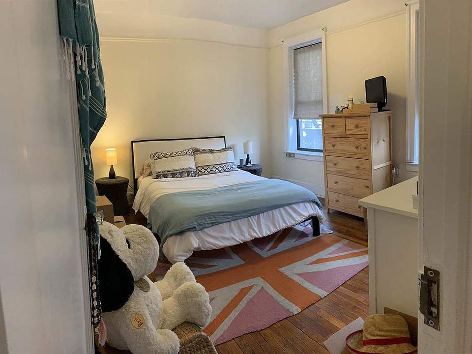 1st image of 3015 33rd St APT 3C
