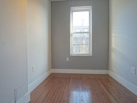 5th image of 864 Hart St #2RR