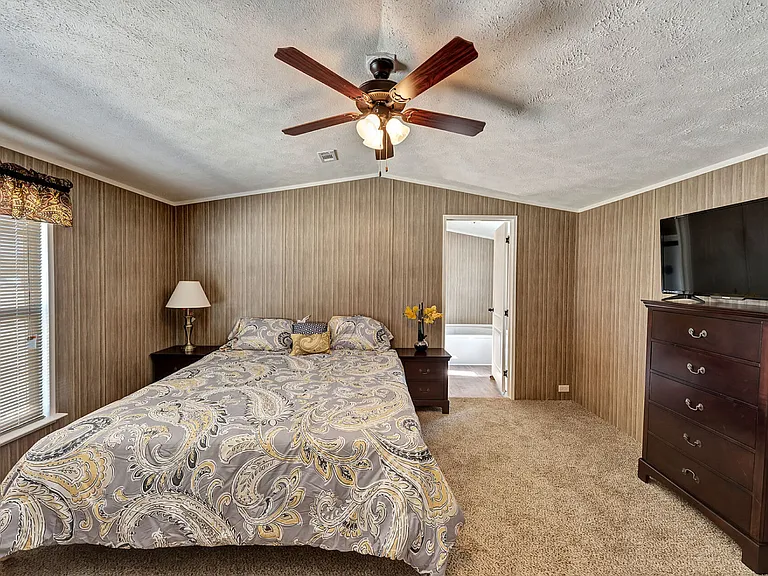 1205 W Circle Dr #16 — Photo 4