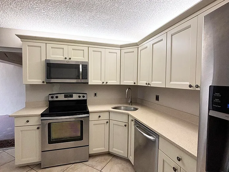 203 Foxtail Dr #F1 — Photo 4