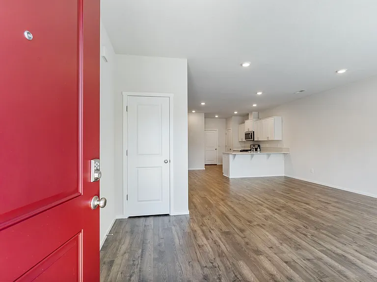 11604 NE 16th St — Photo 3