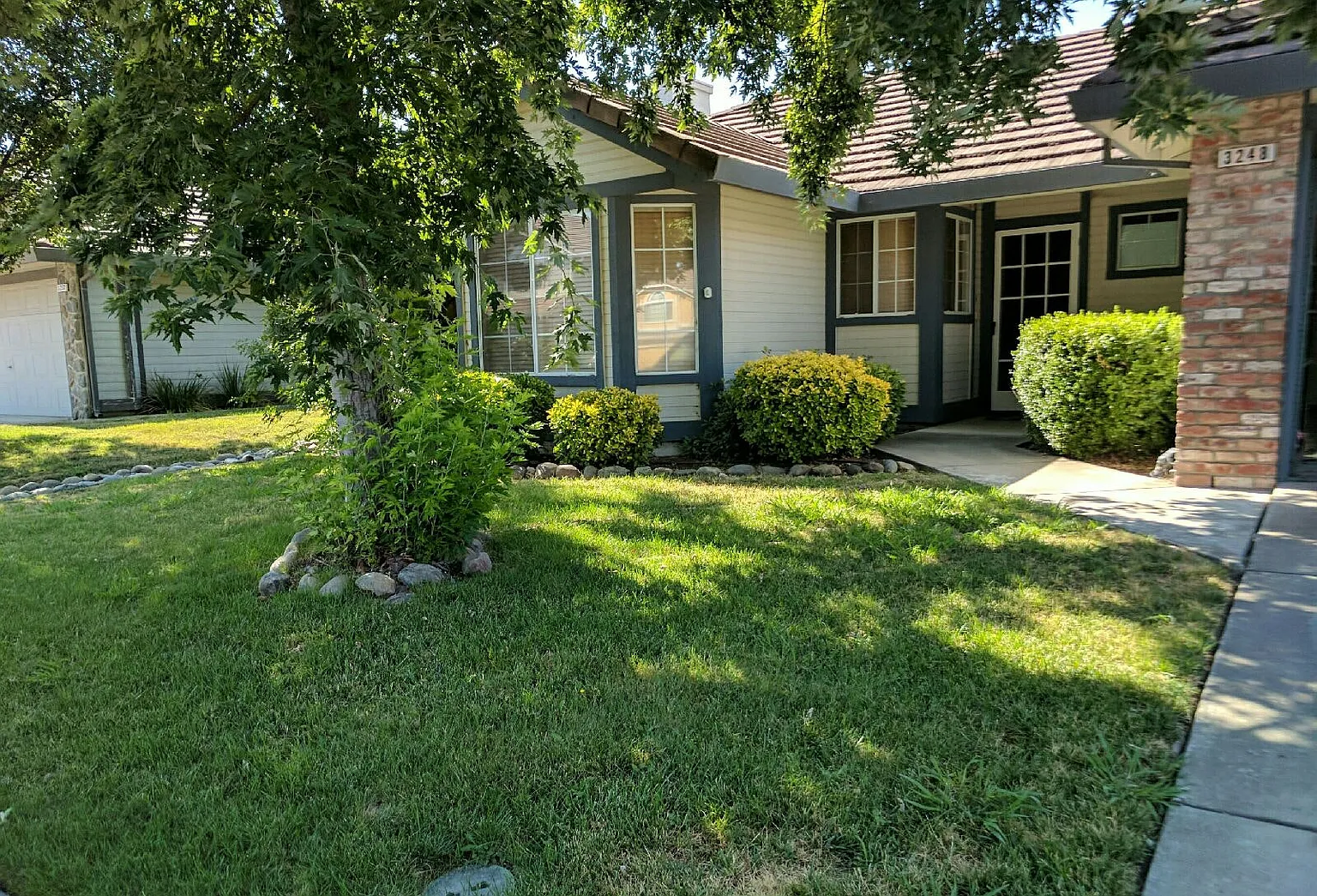 3248 Pepperridge Dr photo 1