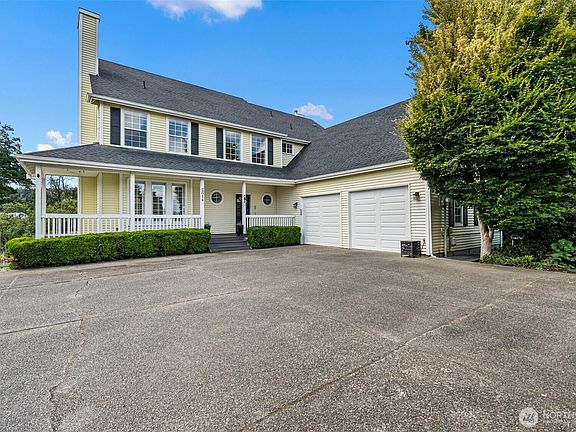2nd image of 2614 Tacoma Road E