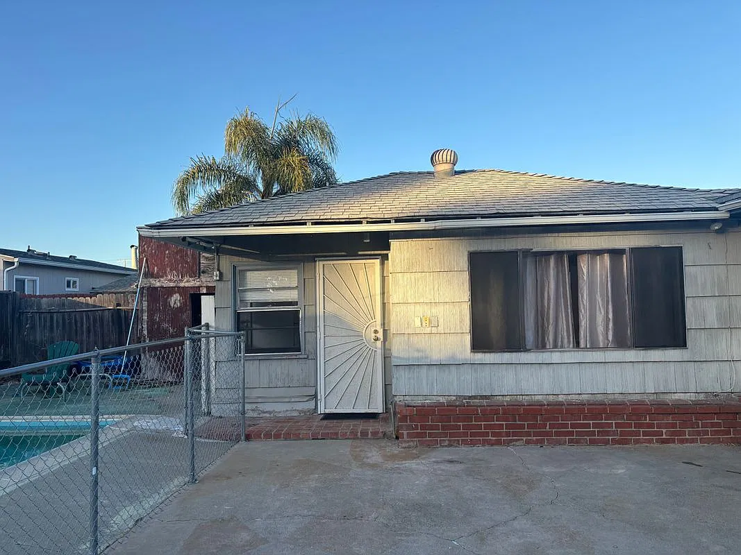 2 bed, 2.0 bath, 900 sqft, $1,695 — Photo 1
