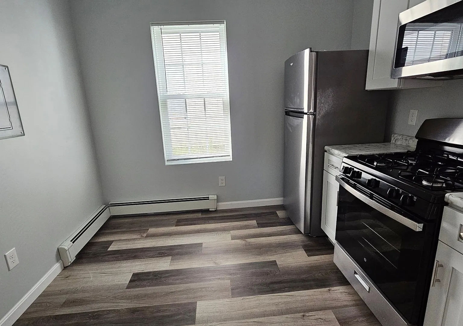 302 Cartier St — Photo 2