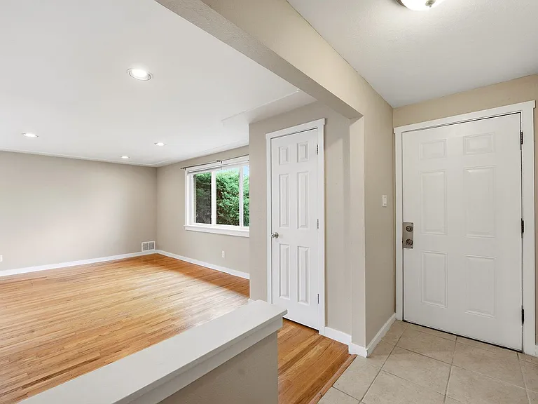 1275 W 4th Ave — Photo 9