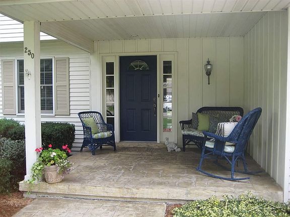 2nd image of 250 Canterbury Dr