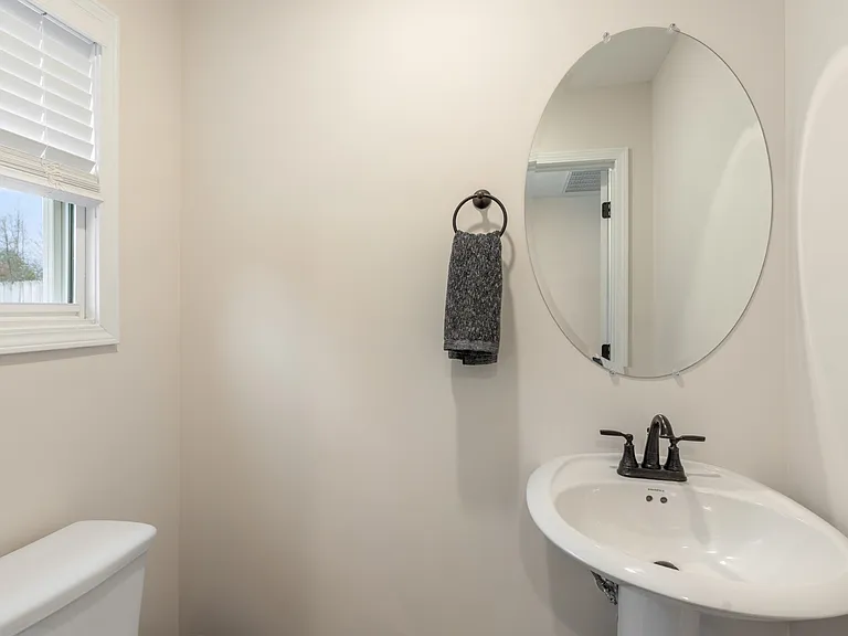 412 Hillside Dr — Photo 7