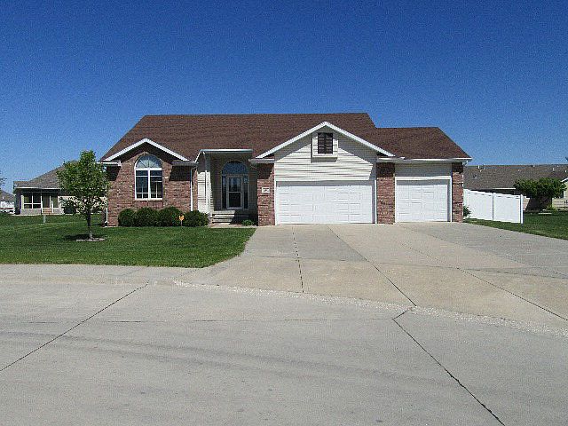 1st image of 415 Teakwood Cir